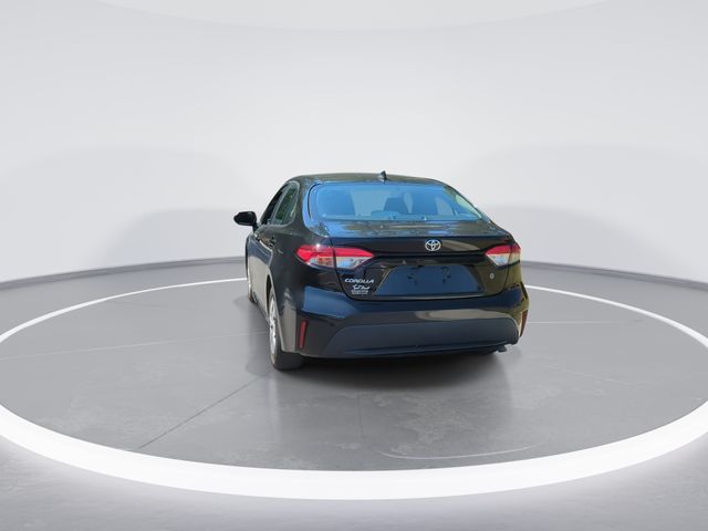 Used 2022 Black Toyota L image 6