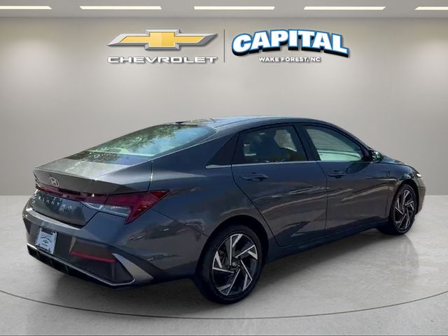 Used 2025 Gray Hyundai SEL Convenience image 5