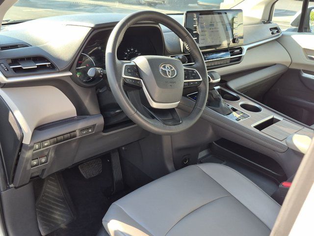 Used 2024 Toyota Sienna Van