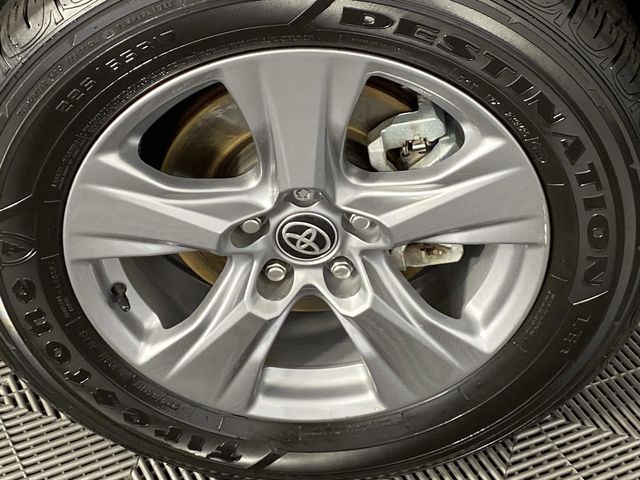 2025 Toyota RAV4 XLE Silver Sky Metallic - Grieco Acura - Image 30