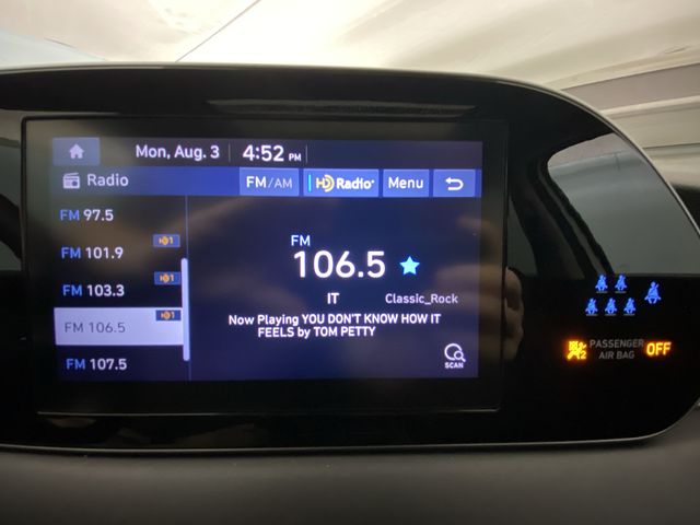 Used 2022 White Hyundai SEL image 16