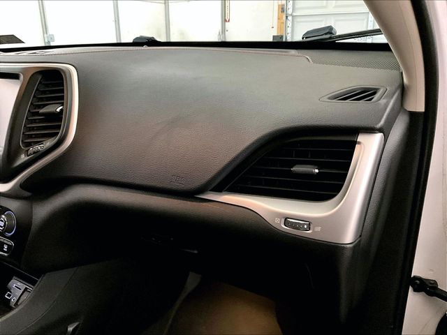 2015 Jeep Cherokee Trailhawk White at Rochrich Mazda