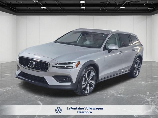 2025 Volvo V60 Cross Country B5 Plus