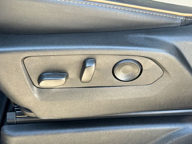 Used 2024 White GMC AT4 image 22