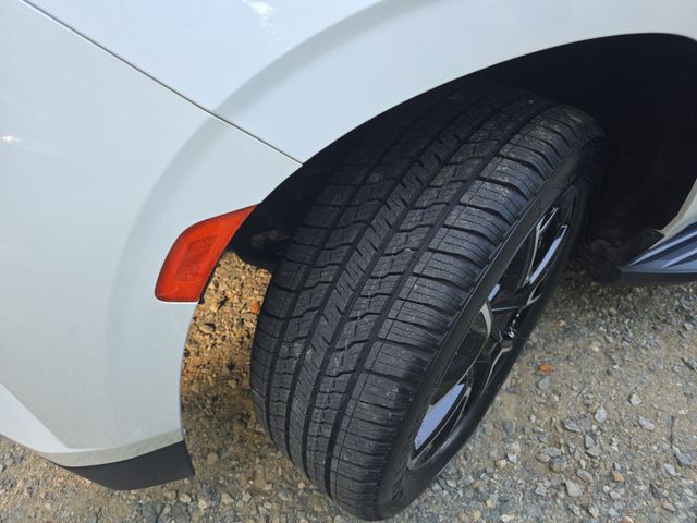 Used 2024 White Chevrolet RST image 35