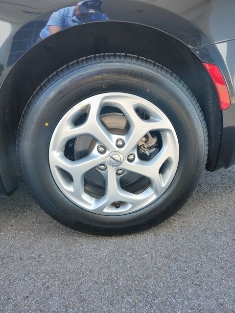 Used 2023 Black Chrysler Limited image 7