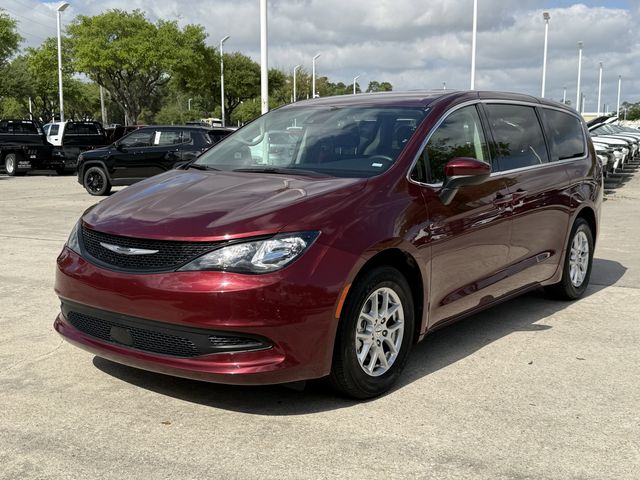 2023 Chrysler Voyager LX - 7