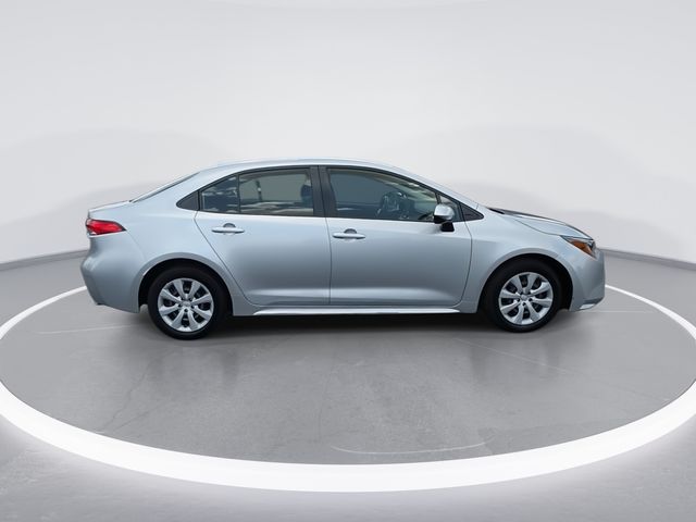Used 2022 Silver Toyota LE image 9