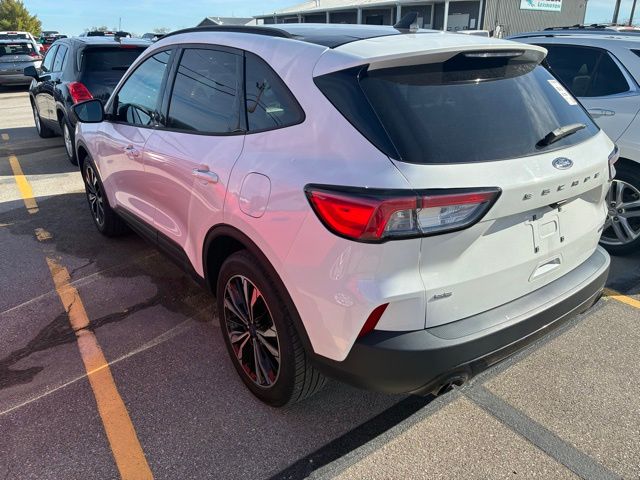 2022 Ford Escape SE photo 3