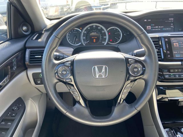 2017 Honda Accord EX-L 32