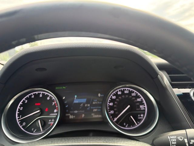 Used 2018 Blue Toyota XLE image 39