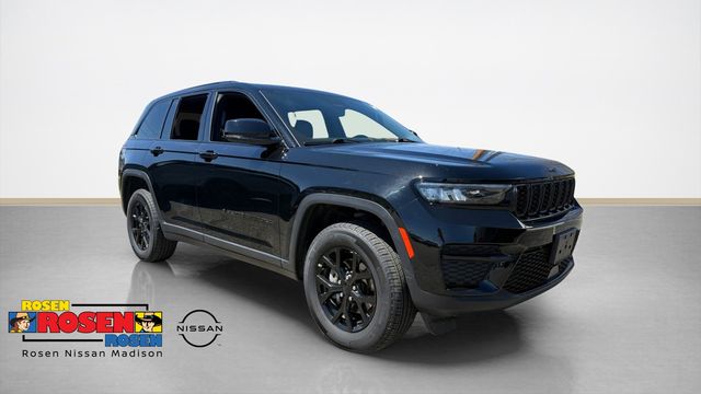 Diamond Black Crystal Pearlcoat 2025 Jeep Grand Cherokee Altitude 4WD SUV / Crossover Four-Wheel Drive 8-Speed Automatic