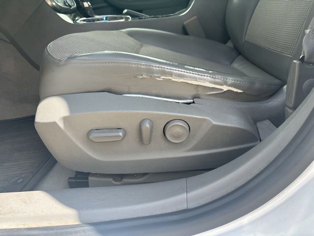 Used 2014 White Chevrolet LT image 13