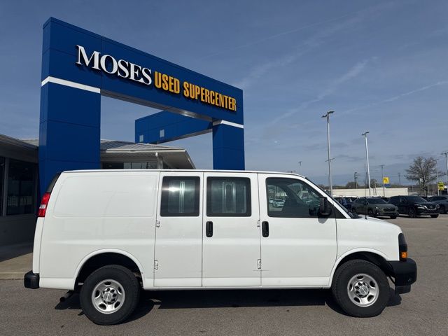 2022 Chevrolet Express 3500 Work Van photo