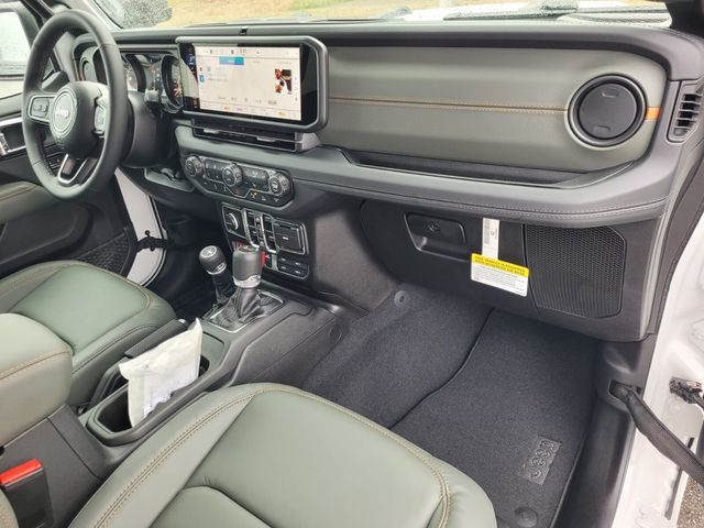 New 2026 White/off-white Jeep Mojave image 17