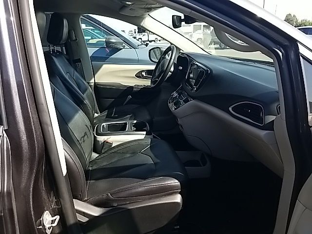 Used 2022 Chrysler Pacifica Van