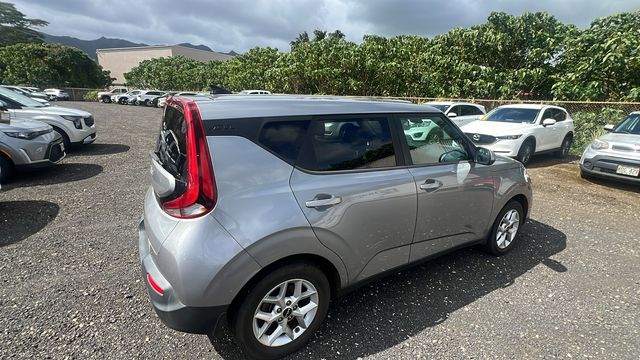 Certified Used 2022 Gray Kia LX image 5