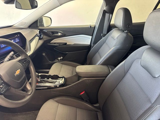 2025 Chevrolet Trax LT - 5