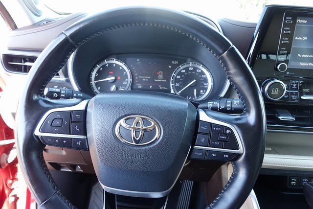 used 2022 Toyota Highlander car, priced at $32,499