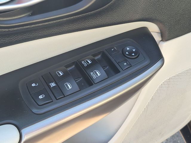2019 Jeep Cherokee - Image 16