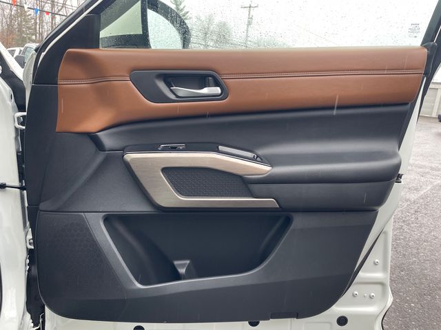 2023 Nissan Pathfinder Platinum - Pearl White Tricoat exterior view 12