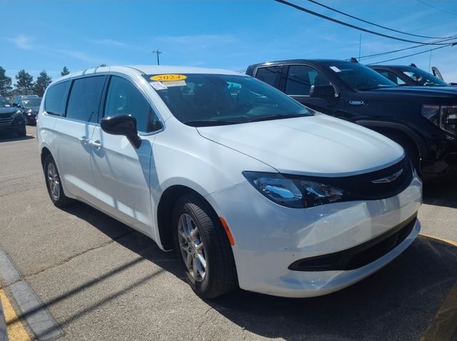 Bright White Clearcoat 2024 Chrysler Voyager LX FWD Minivan Front-Wheel Drive 9-Speed Automatic