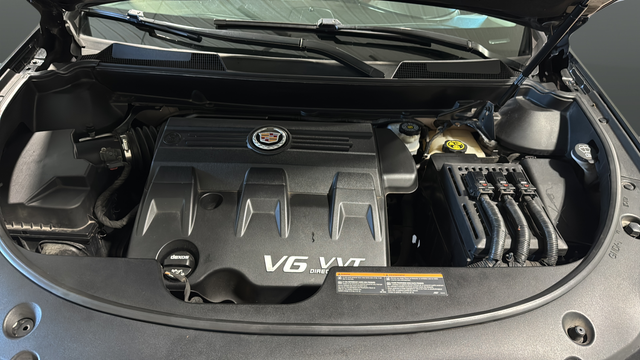 Used 2015  Cadillac Luxury image 28