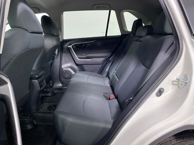 2021 Toyota RAV4 LE photo