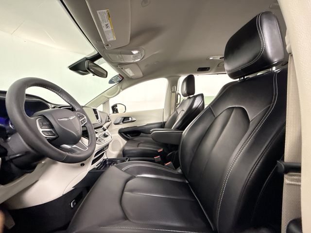 Used 2024 Chrysler Pacifica Van