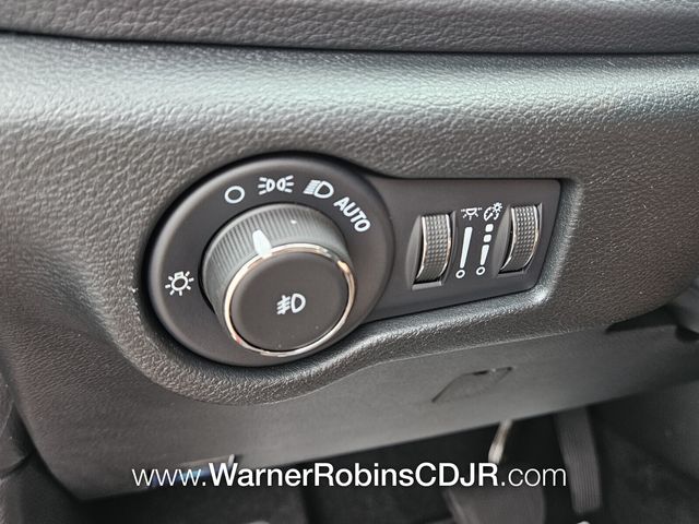 New 2026 Red Chrysler Select image 28