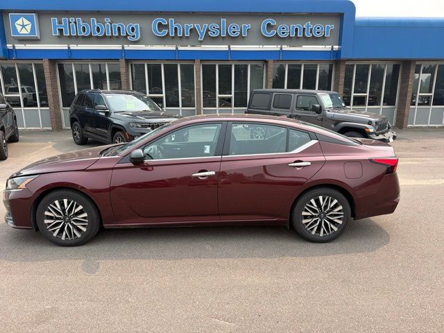 Garnet Pearl Metallic 2024 Nissan Altima Sedan Front-Wheel Drive Continuously Variable Transmission