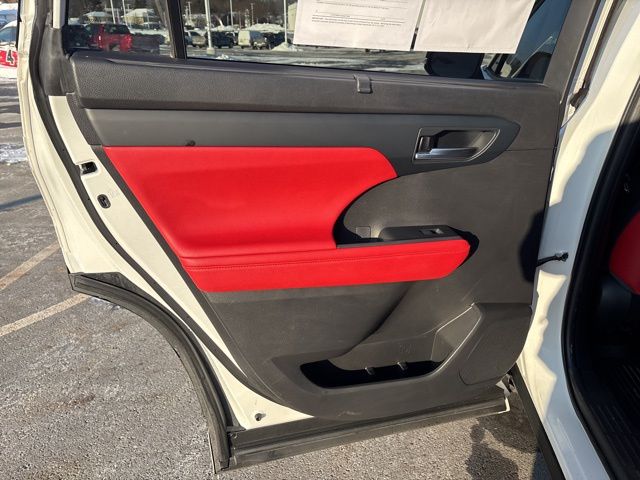 used 2022 Toyota Highlander car, priced at $31,899