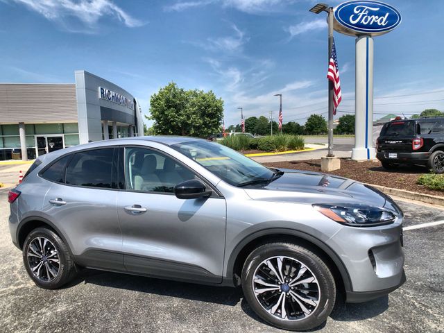 Silver Metallic 2022 Ford Escape SUV / Crossover All-Wheel Drive 8-Speed Automatic