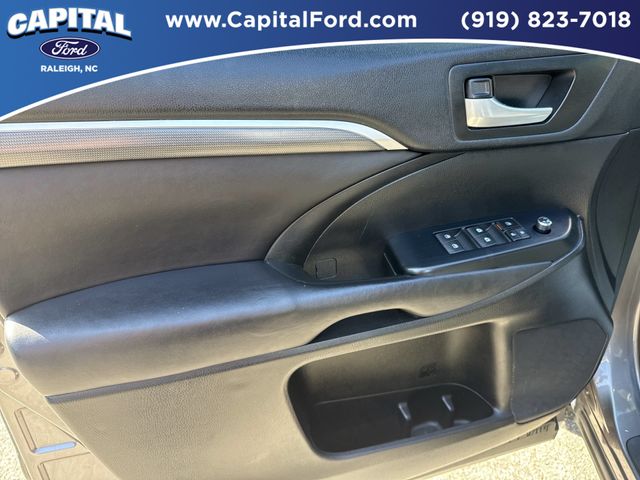Used 2017 Gray Toyota SE image 20