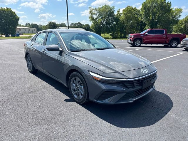 2024 Hyundai Elantra SEL FWD