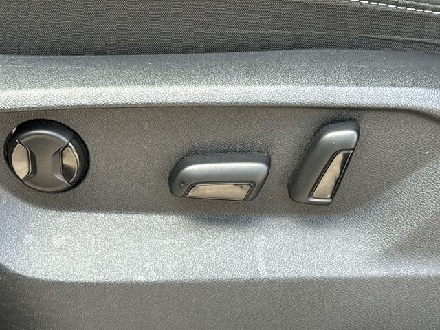 Used 2023 Silver Volkswagen 2.0T SE w/Technology image 21