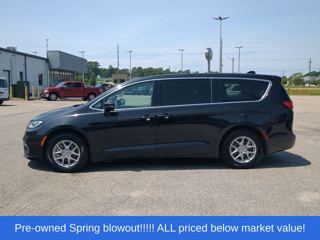 Used 2023 Black Chrysler Touring L image 10