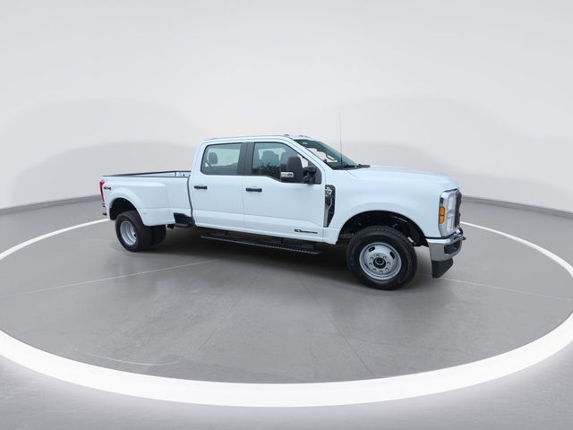 New 2026 Oxford White Ford F-350® XL image 2