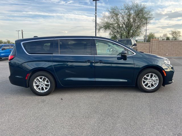 2023 Chrysler Pacifica Touring L 3