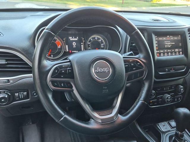Used 2019 Red Jeep Latitude Plus image 31