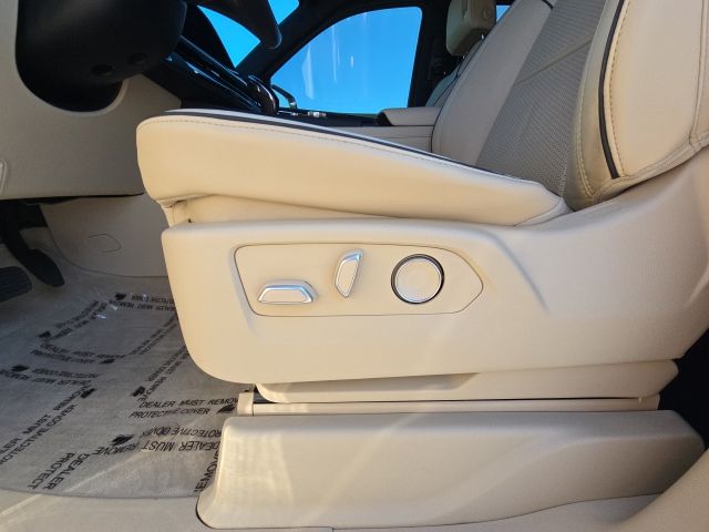 2021 Cadillac Escalade Premium Luxury:45327B1