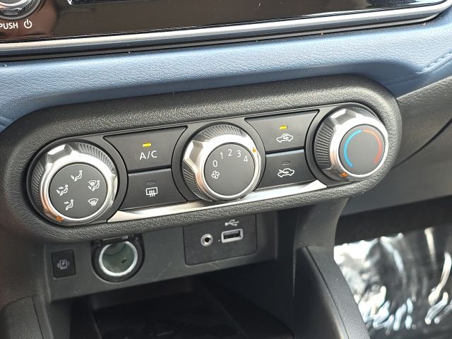 2025 Nissan Versa 1.6 SV:B02429