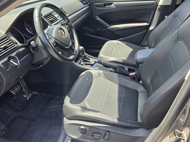 2017 Volkswagen Passat - $13,622