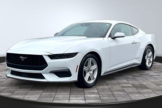 Oxford White 2026 Ford Mustang Coupe Rear-Wheel Drive Automatic