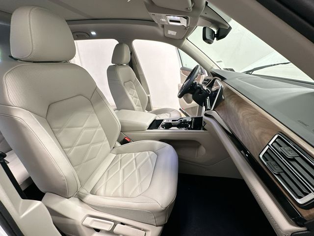 2026 Volkswagen Atlas 2.0T SE w/Technology White/off-white at Subaru and VW of Moon Township