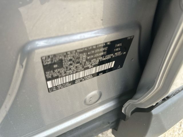 Used 2018 Silver Toyota XLE image 36