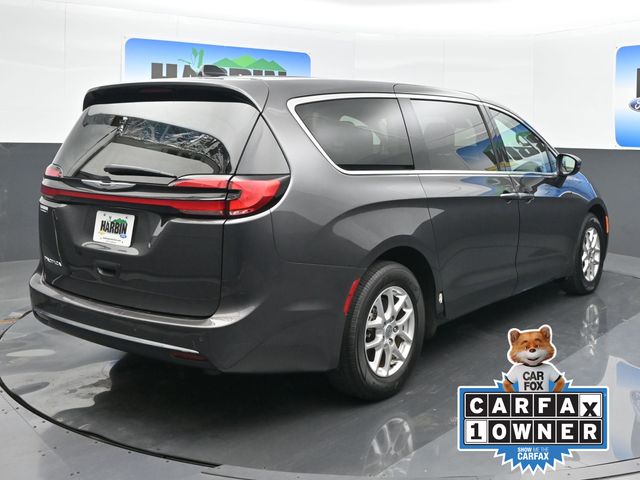 2023 Chrysler Pacifica Touring L photo