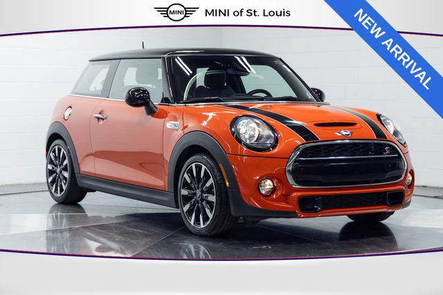 Solaris Orange Metallic 2019 MINI Cooper Hatchback Front-Wheel Drive 6-Speed Manual