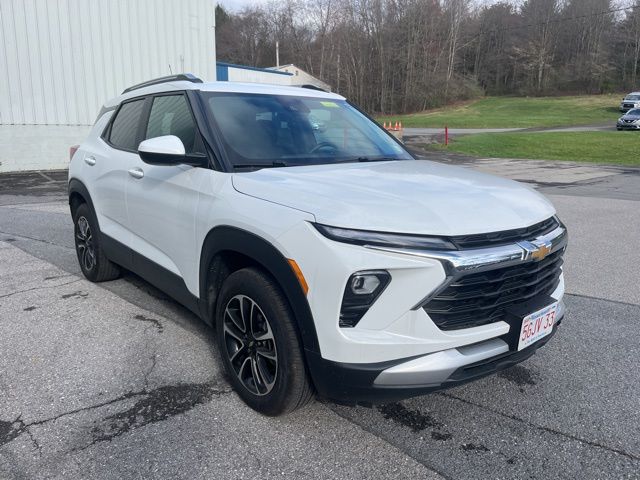 Used 2025 White Chevrolet LT image 3