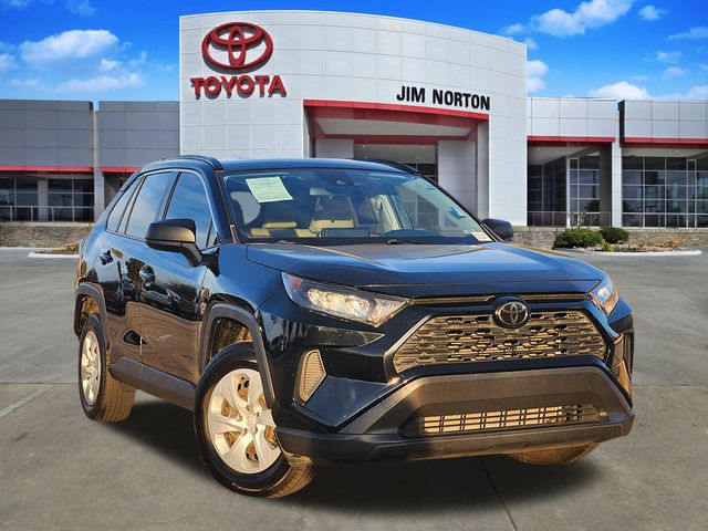 2020 Toyota RAV4 LE's photo